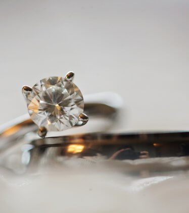 מהי הדרך הטובה ביותר לשמור ולנקות טבעת יהלום?